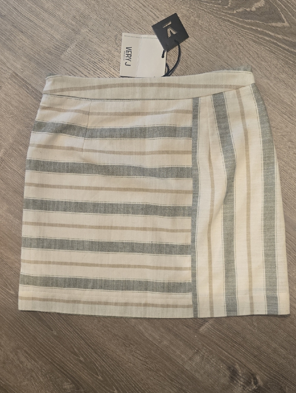 Very J Cream and Gray Striped Mini Skirt